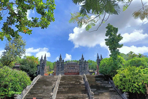 Hue: Royal Tombs Private Tour with 3 Best Tombs & Pagoda