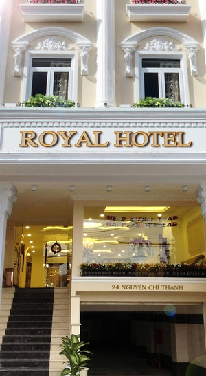 Khách sạn ROYAL