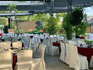 Nhà hàng hải sản Biển Xanh - Bien Xanh Seafood Garden Restaurant