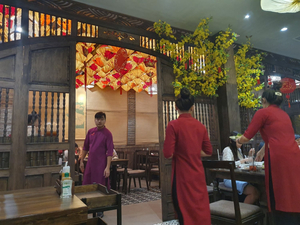 Nhà hàng Hoàng Tâm - Phan Xích Long