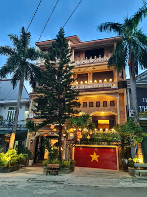 Perfume Homestay - 66 Đào Tấn Huế