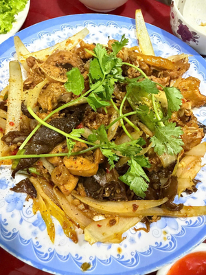 Quán bia 121 Nguyễn Trọng Tuyển