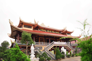 SAPA HALF DAY: Visit museum, Pagoda, Stone church & Market