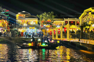Shuttle bus Da Nang- Hoi An 8.00 AM/ 1.00 PM/ 4.30 PM