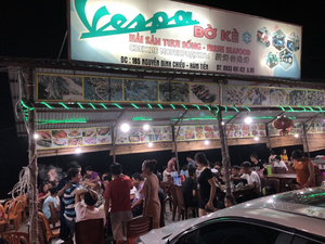 Vespa bờ kè 165