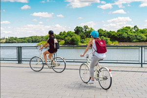 Alternative Praga District Guided E-Bike Tour