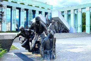 City of War Walking Tour - World Wars and Uprising