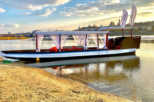 Warsaw: Scenic Cruise by Gondola on the Vistula River