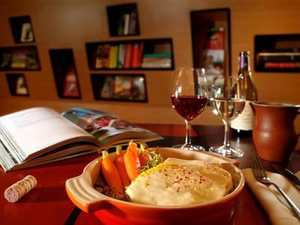 Opasly Tom Bistro & Bookstore