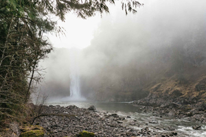 From Seattle: Visit Snoqualmie Falls and Hike to Twin Falls