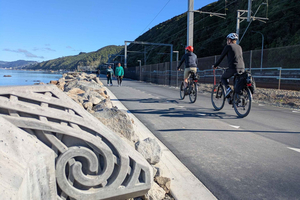 recorrido en bicicleta eléctrica por el puerto y vuelta en ferri