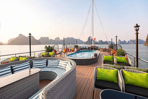 5-Star Ha Long Bay Day Cruise with Kayaking, Jacuzzi & Lunch