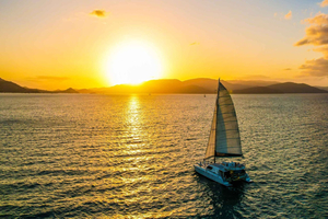 Airlie Beach: Sunset Sail in Style Catamaran Cruise- BYO