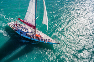 Airlie Beach: tour in barca a vela di 2 giorni alle Isole Whitsunday