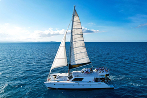 Airlie Beach: Whitsunday Islands Sailing, SUP & Snorkel Tour