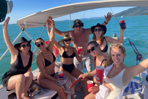 Airlie Beach: tour in barca a vela alle Whitsunday con drink