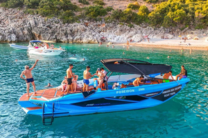 Himare: Båttur i Grama-bukten med bading og snorkling