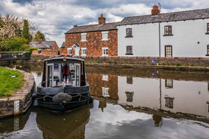 Lancashire: Roast Dinner Cruise on a Narrowboat
