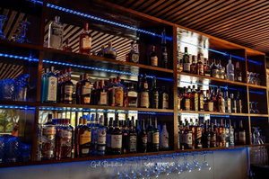 Lola's Bar