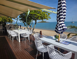 Montes Beach Bar and Restaurant