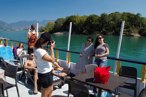 Paraty Bay: Islands & Beaches Boat Tour with Snorkeling