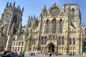 Guidet rundvisning udenfor York Minster med adgang