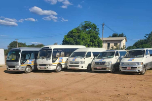 Livingstone: Airport Pickup & Victoria Falls Tour