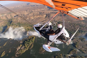 Volo in ultraleggero sopra le cascate Vittoria