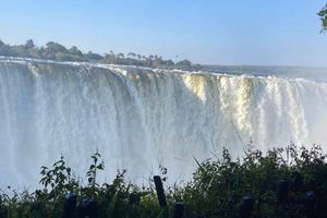 Victoria Falls: Guided Tour with Township & Market Visit