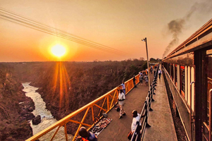 Victoria Falls: Guided Walking Tour with Bridge Crossing