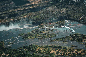 Um voo de helicóptero sobre as magníficas Cataratas Vitória