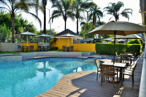 Cresta Oasis Hotel