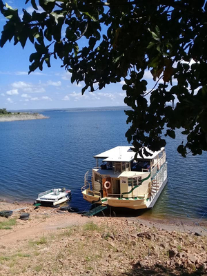 Ponty Houseboat