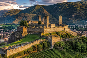 Zurigo: castelli di Bellinzona e villaggio nascosto di Foroglio
