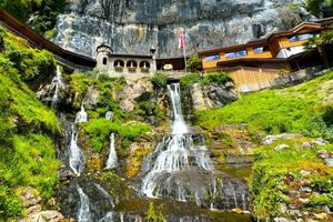 From Zurich: Thun Tour, Beatus Caves, Lake Cruise & Cheese