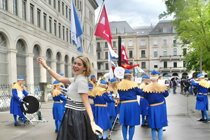 Zurich 3-in-1 City Walking Tour with Photoshoot & Flavors