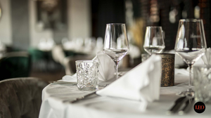 LEO Restaurant & Bar