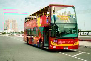 Abu Dhabi - Stadssightseeing Sightseeing HOHO busstur + bokningsbara extrafunktioner