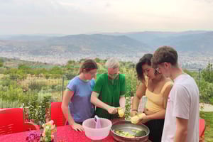 Berat: Aula de culinária da quinta para a mesa com uma família local