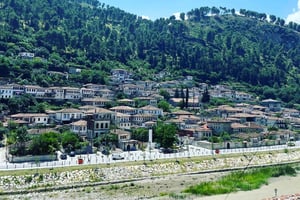 ベラト：ガイド付きウォーキングツアーと試食をご案内します