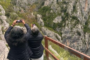 Berat: Osumi-kløften, Bogova-vandfaldet og Rakia-landsbyen