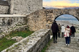 Blue Eye & Gjirokaster: 4x4 Tour en oude bazaar