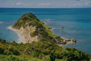 ¡Cabo de Rodon, senderismo al castillo, playa y cata de vinos!