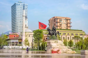 Von Tirana/Durres/Golem: Theth & Blaues Auge Nderlysaj