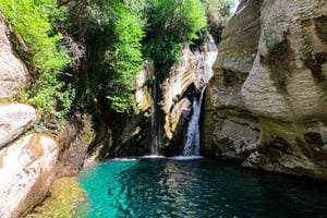 Durrës: Dagstur till Bogova-vattenfallet och Berats dolda kvarter