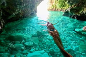 Durres et Tirana : excursion en bateau à moteur à la grotte bleue et à la baie de Gramma
