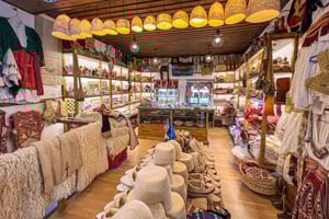 Побег из Тираны, город Круя, замок, Старый Баззар