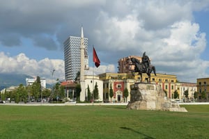 Vanuit Durrës/Golem: rondleiding door Tirana met ophaalservice bij je hotel