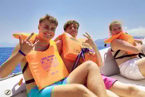 Au départ de Durrës : bateau rapide vers l'île de Sazan, la grotte et Karaburun