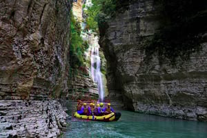 Fra Golem eller Durrës: Osumi Canyons Rafting Adventure